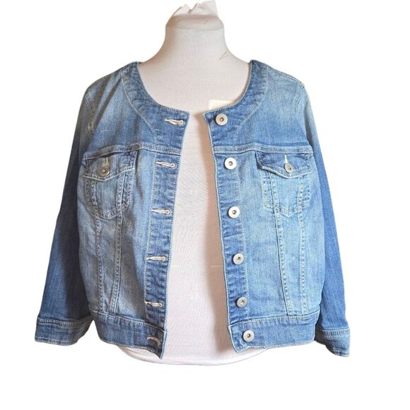 Torrid Med Light Wash Stretch Cropped 3/4 Sleeve Collarless Jean Jacket Size 3X - Picture 9 of 12